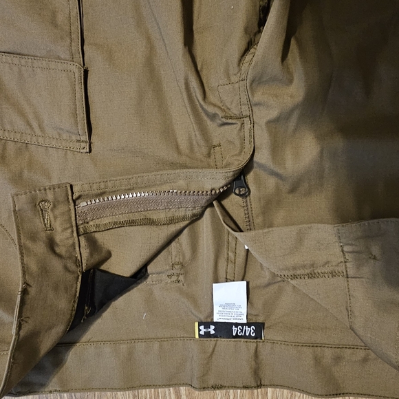 Under Armour Cargo Pants - Picture 2 of 3